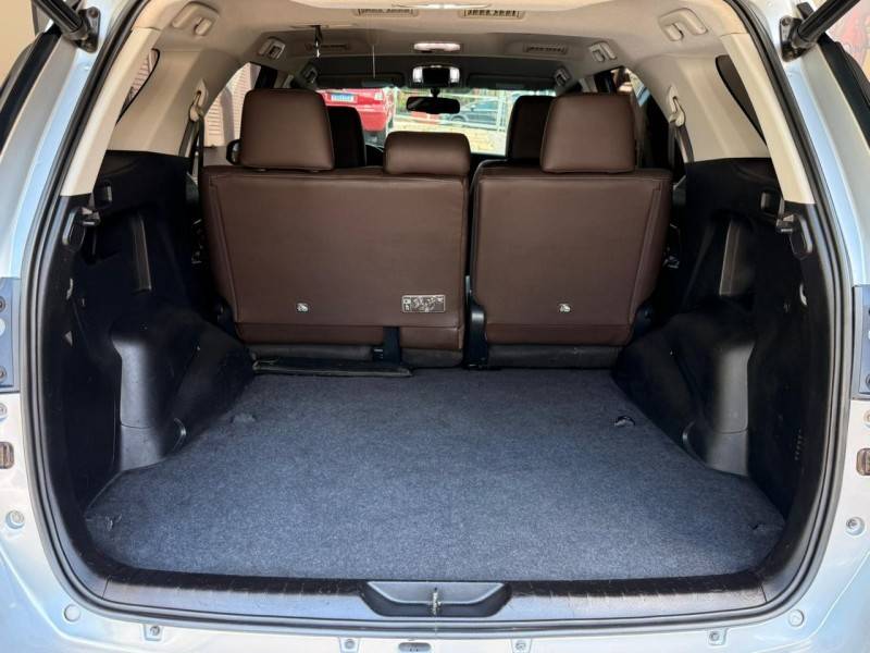 TOYOTA - HILUX SW4 - 2016/2016 - Prata - R$ 206.000,00