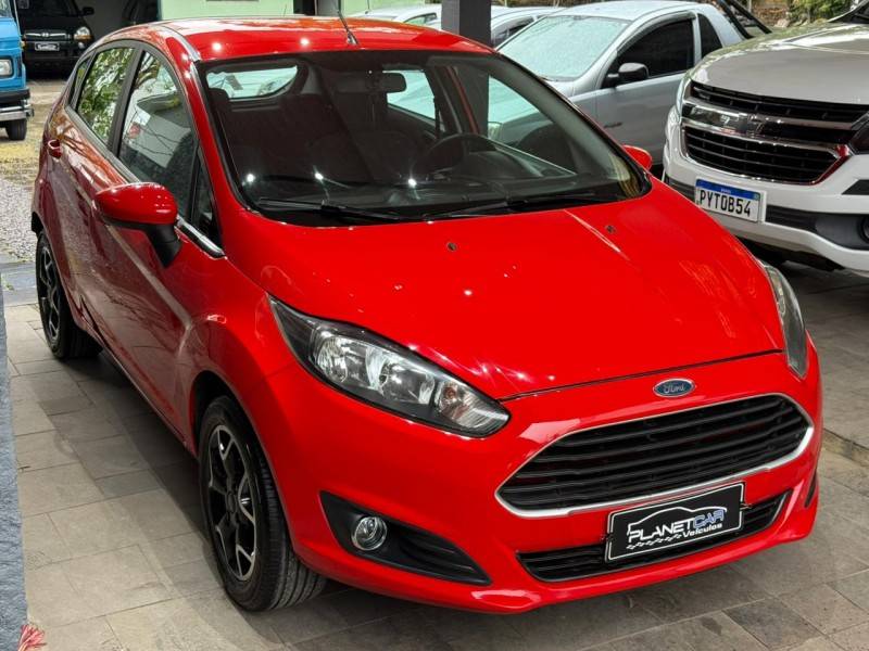 FORD - FIESTA - 2014/2015 - Vermelha - R$ 45.900,00