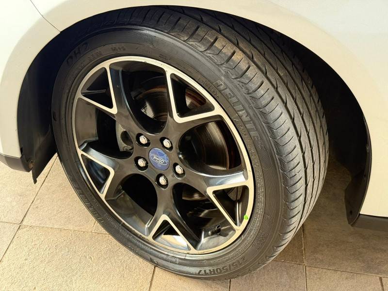 FORD - FOCUS - 2015/2015 - Prata - R$ 62.900,00