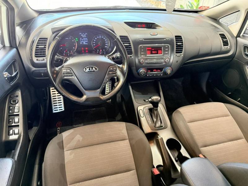 KIA MOTORS - CERATO - 2013/2014 - Branca - R$ 68.000,00