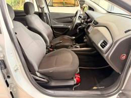 CHEVROLET - ONIX - 2015/2015 - Prata - R$ 52.900,00
