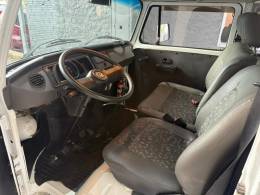 VOLKSWAGEN - KOMBI - 2013/2014 - Branca - R$ 55.000,00