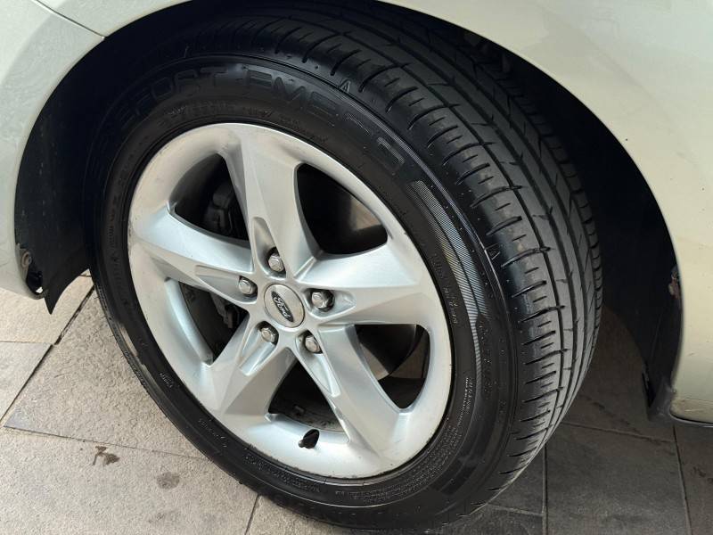 FORD - FOCUS - 2010/2011 - Prata - R$ 39.900,00