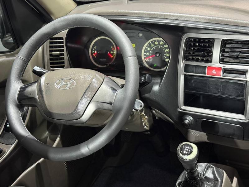 HYUNDAI - HR - 2013/2014 - Branca - R$ 93.000,00