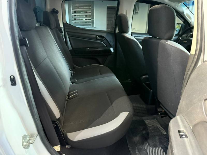 CHEVROLET - S10 - 2016/2017 - Branca - R$ 110.000,00