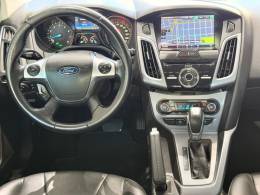 FORD - FOCUS - 2014/2015 - Branca - R$ 62.000,00