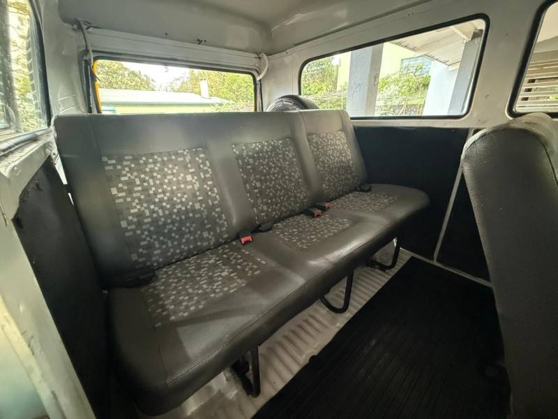 VOLKSWAGEN - KOMBI - 2013/2014 - Branca - R$ 55.000,00