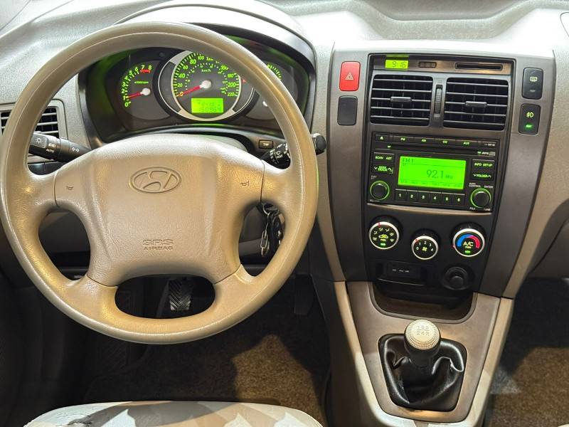 HYUNDAI - TUCSON - 2010/2011 - Prata - R$ 43.500,00