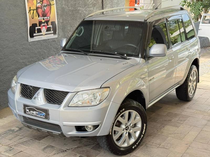 MITSUBISHI - PAJERO TR4 - 2010/2010 - Prata - R$ 59.900,00