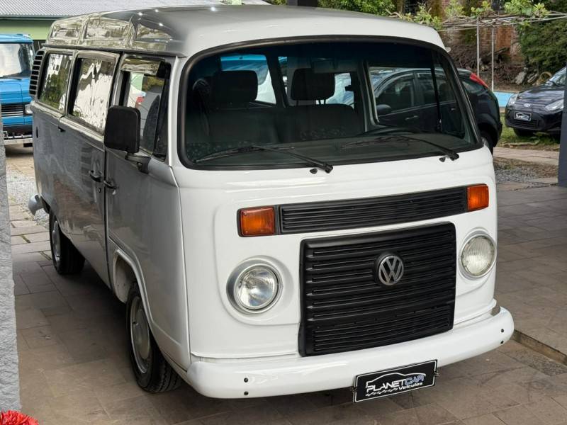 VOLKSWAGEN - KOMBI - 2013/2014 - Branca - R$ 55.000,00